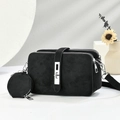 Borsa a tracolla nera scamosciata con tripla cerniera e mini portamonete decorativo - Nero
