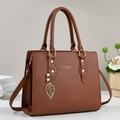 Grand sac à main en cuir souple marron pour femmes avec pendentif perle doré - Jaune Terre