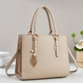 Sac fourre-tout beige élégant avec pendentif feuille dorée et bandoulière réglable - Kaki