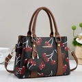 Zwarte shopper met kersenprint van lychee leer inclusief bijpassende kleine portemonnee - Zwart