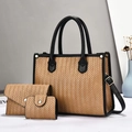 Dreiteiliges Set: Strohgewebte Tragetasche, Clutch und Geldbörse mit schwarzem Rand und Gold - Gelb
