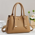 Elegante braune Handtasche aus Leder mit Gold-Hardware und verstellbarem Schultergurt - Khaki