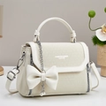 Bolso bandolera blanco crema elegante con lazo grande, cadena de perlas y asa - Blanco Roto