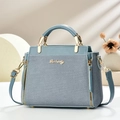 Elegante blaue Damen-Handtasche mit goldener Hardware und verstellbarem Schulterriemen - Blau