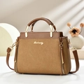 Schicke braune Patchwork-Umhängetasche mit Webstruktur und goldenen Metalldetails - Dunkles Khaki