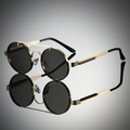 Détail de lunettes de soleil steampunk avec monture en métal doré et charnières à ressort - Monture Or Noir Gris
