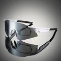 Détail de lunettes de soleil sport blanches avec verre gris et monture de vue interne - Monture Blanc Noir Verre Miroir Argent