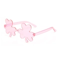 Detalle de gafas de fiesta rosas sin montura en forma de trébol con lentes claras - Rosa