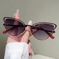 Lunettes de soleil œil de chat avec monture bicolore noir rouge et verres dégradés - Monture Noire et Rouge Avec Verres Gris Dégradé