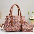 Damen Handtaschen-Set mit geometrischem Muster und eleganten goldenen Beschlägen - Erdgelb