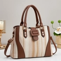 Grande borsa a mano a righe intrecciata con finiture in ecopelle e tracolla - Cachi