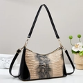 Elegante Schultertasche aus schwarzem Lackleder und beigem Kroko-Design mit Goldbeschlägen - Khaki