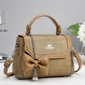 Sac bandoulière tissé kaki avec nœud en cuir marron et pompon perle en décor intérieur - Vert olive