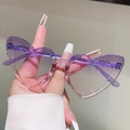 Detail of heart-shaped kids sunglasses with purple-pink gradient lenses and clear frame - Purple Pink Frame Purple Pink Lens