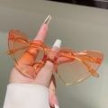 Detail of peach-orange gradient heart sunglasses with transparent plastic frames for kids - Orange Frame Orange Lens