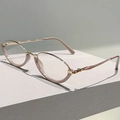 Dettaglio delle aste in acetato rosa e metallo oro rosa su eleganti occhiali ovali chic - Montatura Oro e Cachi Lente Trasparente