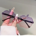 Dettaglio occhiali da sole senza montatura a mela con lenti viola sfumate e ponte argento - Rosa Viola