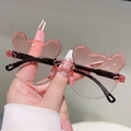 Détail des verres roses en forme d'ours sur lunettes de soleil pour enfants à branches noires - Double Rose
