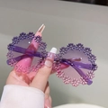Détail de lunettes de soleil fleurs pour enfants avec verres dégradés violets et marguerites - Rose Violet