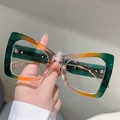 Dettaglio montura cat-eye tricolore con sfumature verde, arancione e rosa trasparente - Montatura Sfumata Verde Arancio Rosa Lente Trasparente