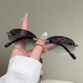 Macro detail of model 8623 frameless oval sunglasses with grey gradient lenses - Gradient Grey