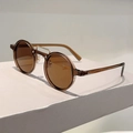 Détail de lunettes de soleil rondes vintage avec pont en métal et monture marron - Monture Thé Transparente Verres Thé