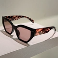 Cat eye sunglasses with black frame, tortoiseshell temples and pink tinted lenses - Black Frame Light Pink Lens Pink Leopard Temple