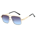 Dettaglio occhiali aviator con doppio ponte in metallo dorato e lenti sfumate viola - Montatura Oro Lenti Grigio Blu