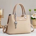 Bolso de mano beige de cuero tejido para mujer con colgante floral y correa extraíble - Caqui