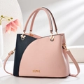 Sac à main bicolore rose et noir à grande capacité avec détails dorés et bandoulière - Rose Avec Noir