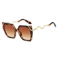 Vintage tortoiseshell sunglasses with golden snake-shaped metal temples and gradient lenses - Leopard Frame Gradient Brown Lens