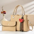 Schickes beiges Handtaschen-Set mit Herzanhänger und passender flacher Geldbörse - Khaki