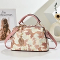 Vintage beige flower embroidered handbag with pink leather handle and gold frame closure - Pink
