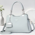 Sac à main élégant en cuir bleu clair avec motif litchi et accessoires argentés - Bleu
