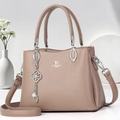 Sac à main élégant en cuir terre cuite avec breloque fleurie et bandoulière réglable - Khaki