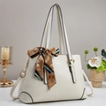 Sac fourre-tout en cuir grainé blanc avec foulard en soie et bandoulière amovible - Blanc Cassé