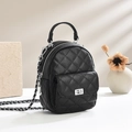 Mini sac à dos noir matelassé avec fermoir rotatif argenté et bretelles en chaîne - Noir