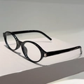 Détail de lunettes de soleil ovales vintage avec monture noire brillante et charnières - Monture Noire Verres Transparents
