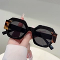 Gafas de sol hexagonales grandes en negro con patillas con estampado de carey - Montura Negra Lente Gris