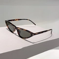 Detailed 45-degree angle of tortoise pattern cat-eye sunglasses with dark grey lenses - Leopard Frame Green Lens