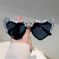 Occhiali da sole a cuore neri Bride To Be con strass per addio al nubilato e feste di nozze - Montatura Nera Lenti Grigie