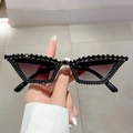 Schwarze Retro-Cat-Eye-Sonnenbrille mit schwarzen Strasssteinen und lila Verlaufsgläsern - Schwarze Strasssteine Schwarzer Rahmen Grau Verlaufsgläser
