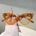 Chique cat-eye zonnebril met schildpadpatroon en een retro oversized montuur - Luipaardmontuur Champagne Glazen