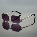 Randlose polygonale Sonnenbrille mit lila Verlauf und goldenen Ketten-Metallbügeln - Goldrahmen Verlaufsgrau Linse