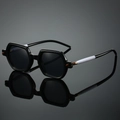 Moderne sechseckige Sonnenbrille in Schwarz mit dreifarbigen Bügeln und Reflexion - Schwarzer Rahmen Graue Gläser Weiße Bügel