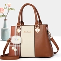 Damen Handtasche in Braun und Off-White Patchwork-Optik aus PU-Leder mit Schultergurt - Erdgelb
