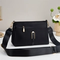Moderne schwarze Nylon Umhängetasche für Damen mit Golddetails und breitem Schultergurt - U-förmiger Metallschnallen-Stil