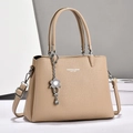 Sac à main chic en cuir beige avec poignées et pendentif floral élégant - Khaki Foncé