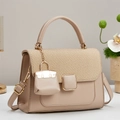 Elegante beige Umhängetasche mit Stroh-Textur-Kontrast und goldener quadratischer Schnalle - Khaki