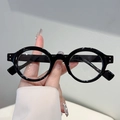 Blaulichtfilter-Brille mit dickem rundem Rahmen in Schwarz glänzend mit Silbernieten - Schwarzer Rahmen Klare Gläser